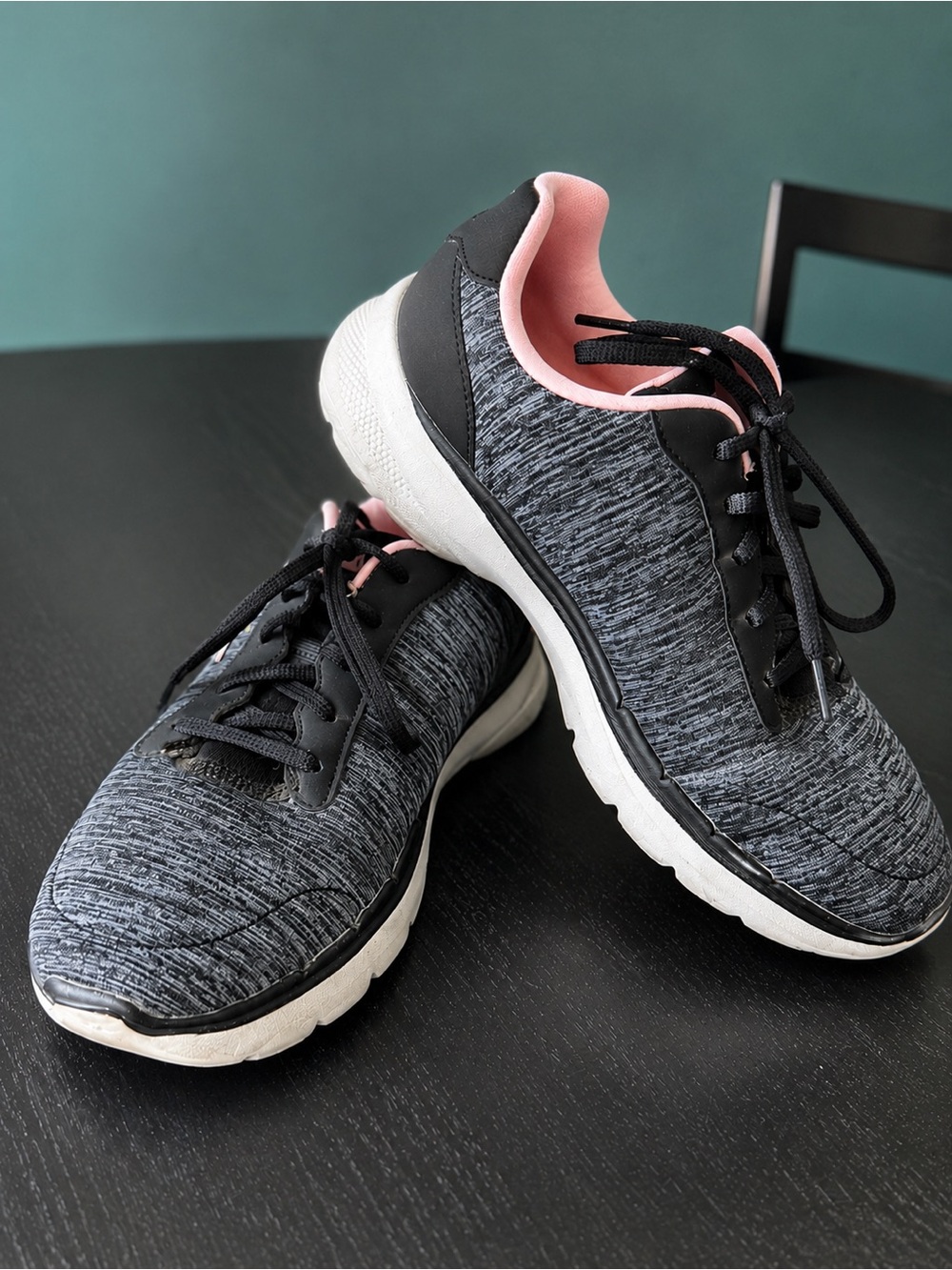 Skechers GOwalk Hyper Pillars Women’s Walking Shoes Black Gray Pink Size 8